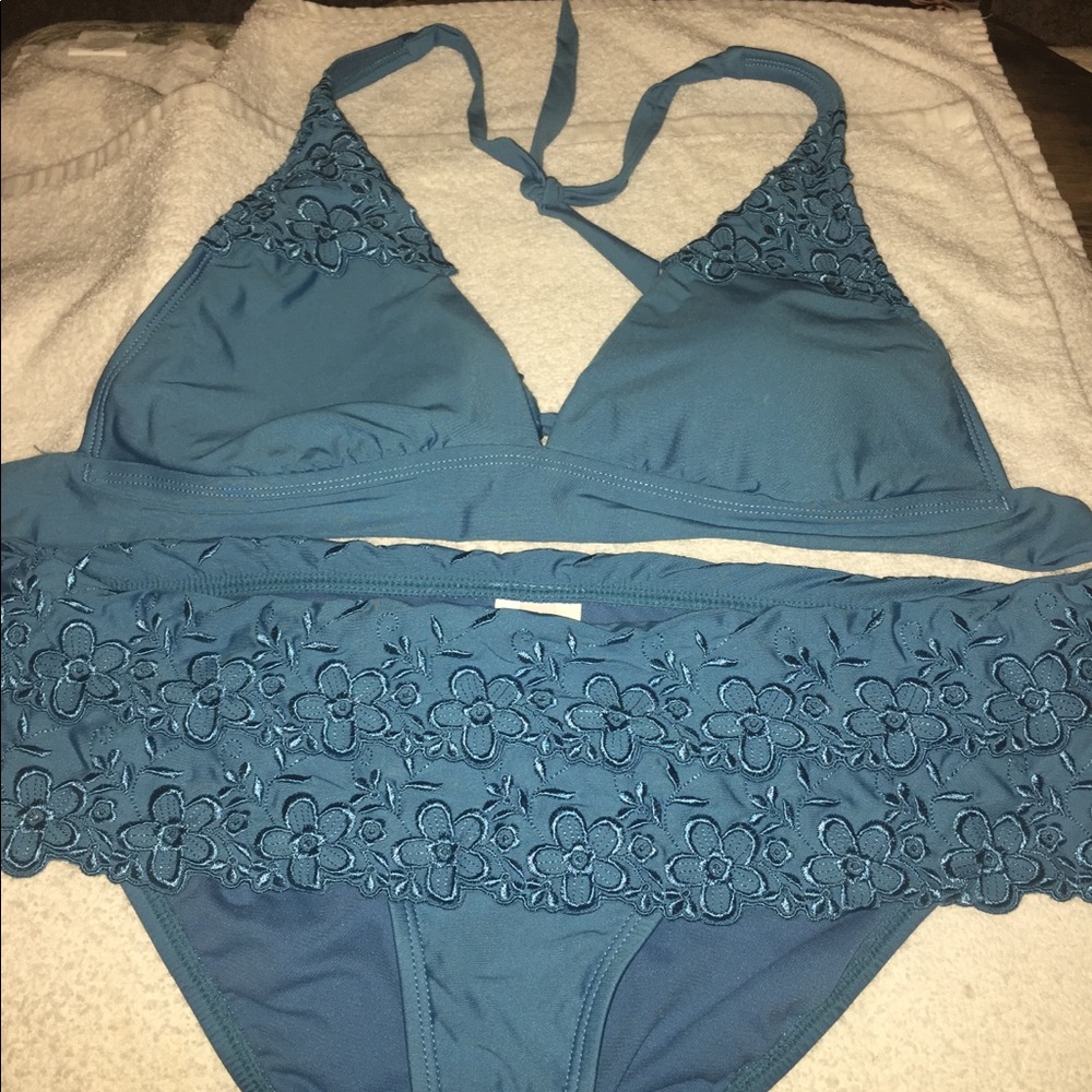 Ladies two-piece swimsuit size 14 by perry Ellis